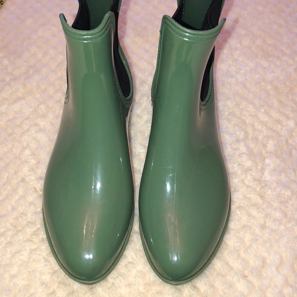 Seven7 Green Glossy Chelsea Rain Boots